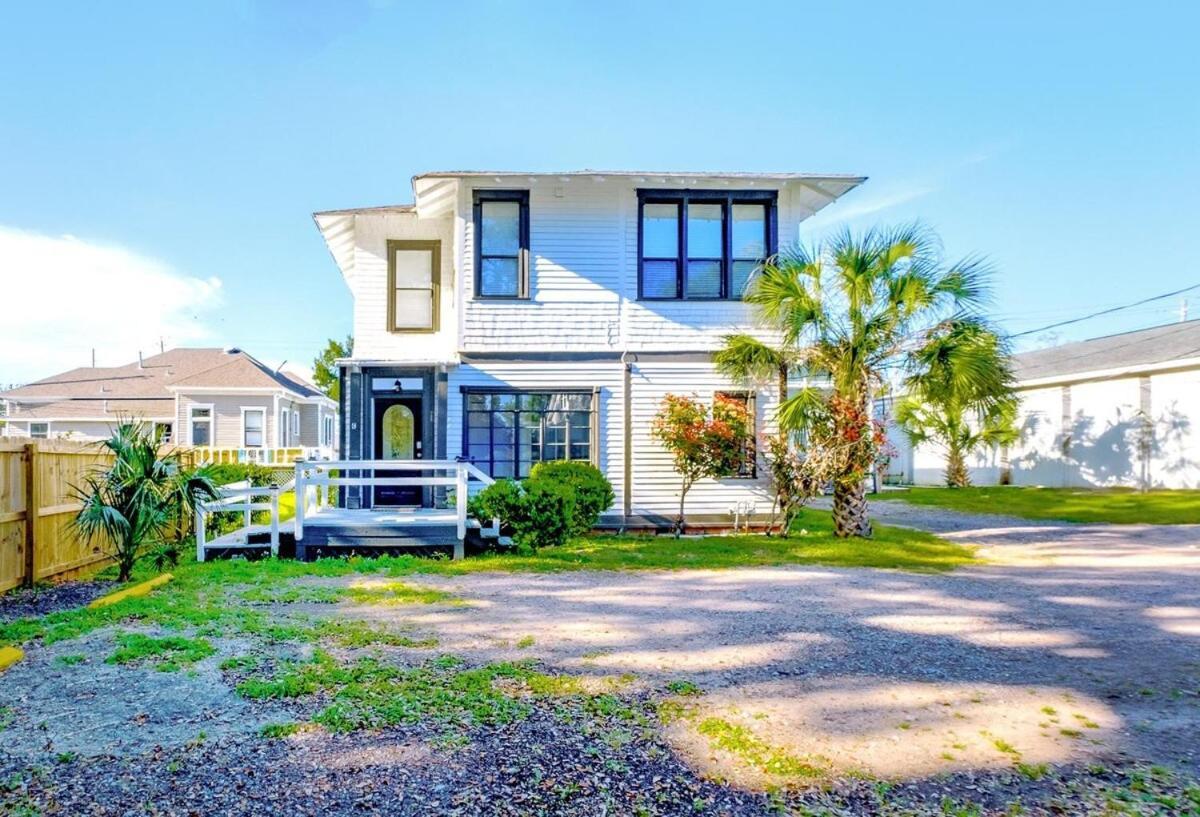 Holiday home Aerie Loft: Cozy 1-bedroom Retreat In Biloxi, Perfect For Couples!