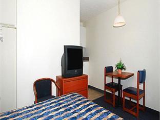 Suburban North Area Hotel