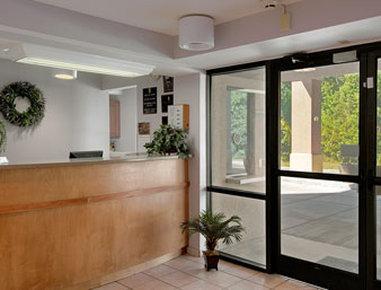 Super 8 By Wyndham Diberville Area Hotel