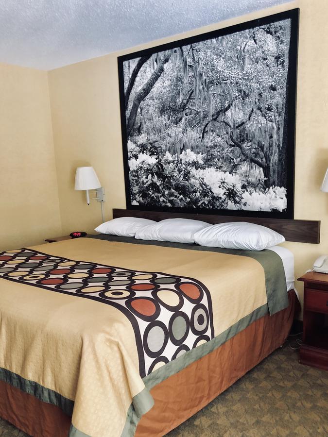 Super 8 By Wyndham Diberville Area Hotel