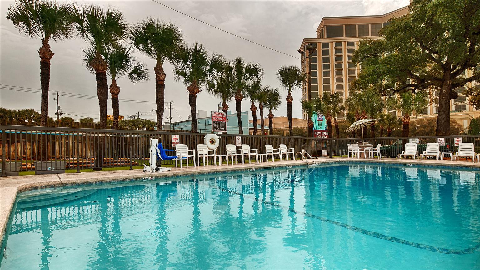 Western Oak Manor 3*
