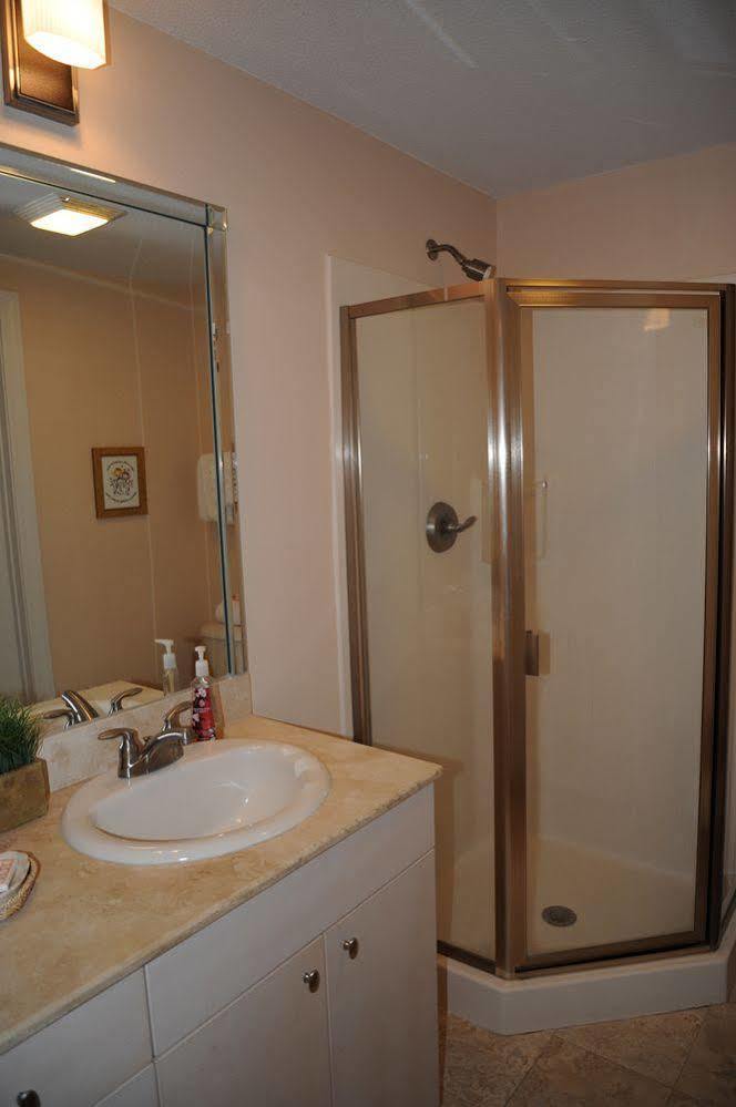 Hotel Sea Breeze Condominium
