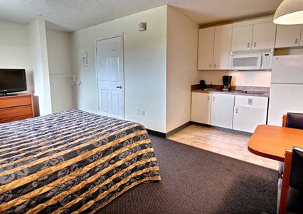 Suburban North Area Hotel