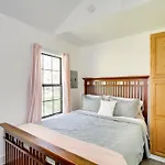 Charming Biloxi Studio With Community Pool And Lake!