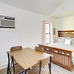 Charming Biloxi Studio With Community Pool And Lake!