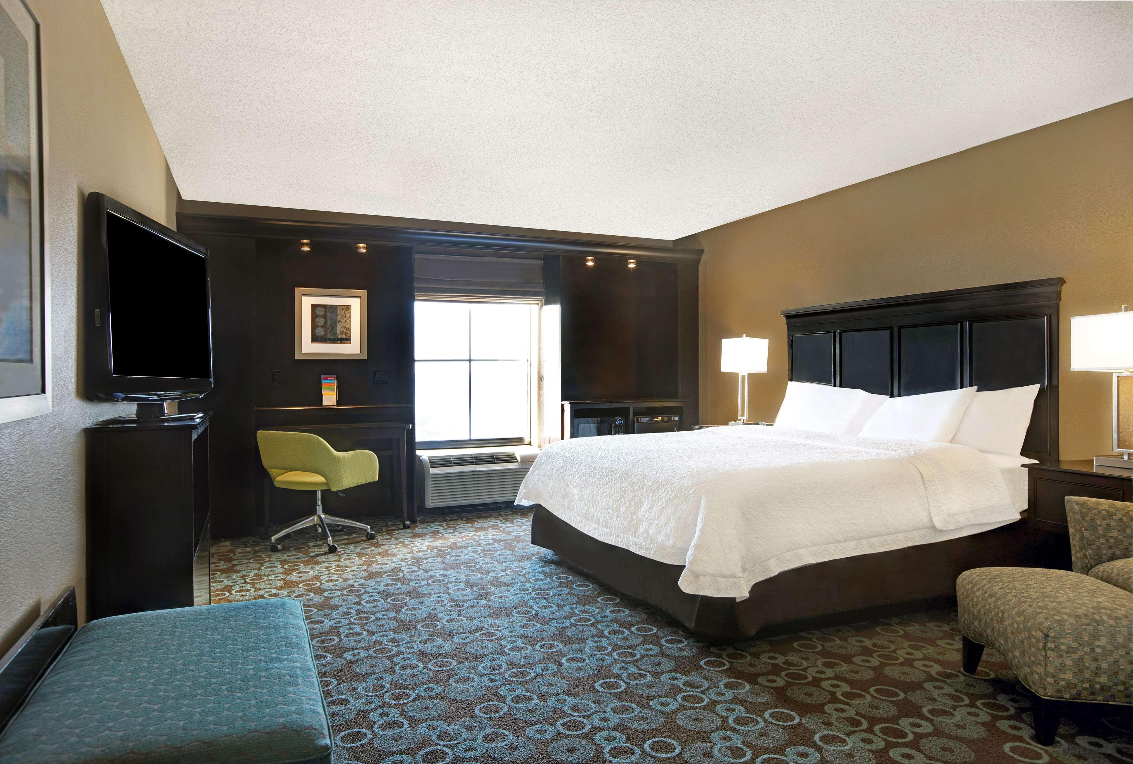 Hampton Boulevard Hotel