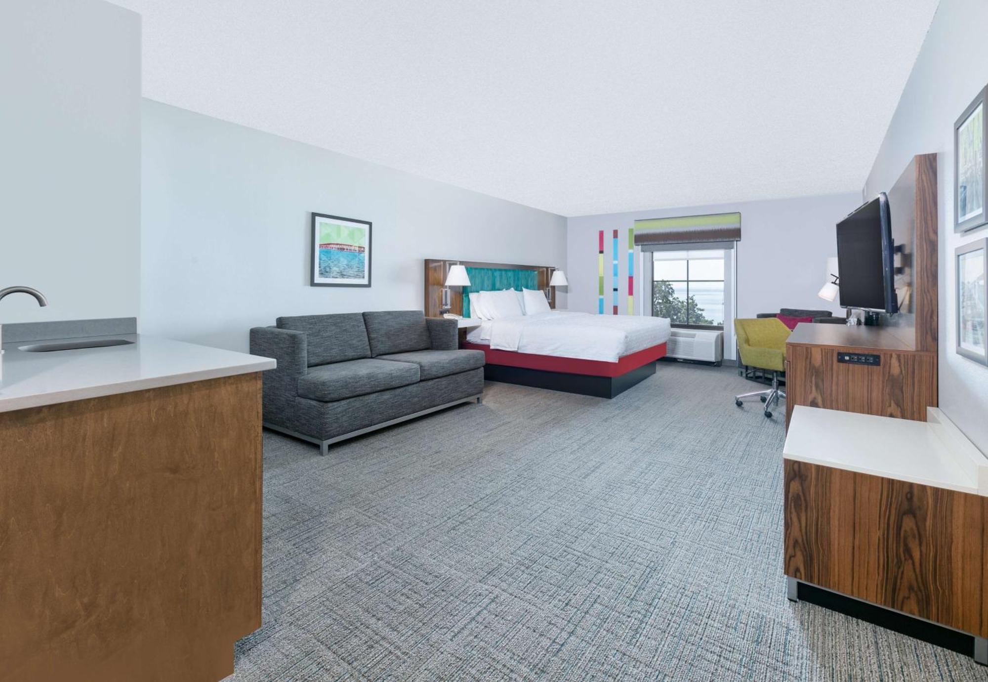 Hampton Boulevard 3*