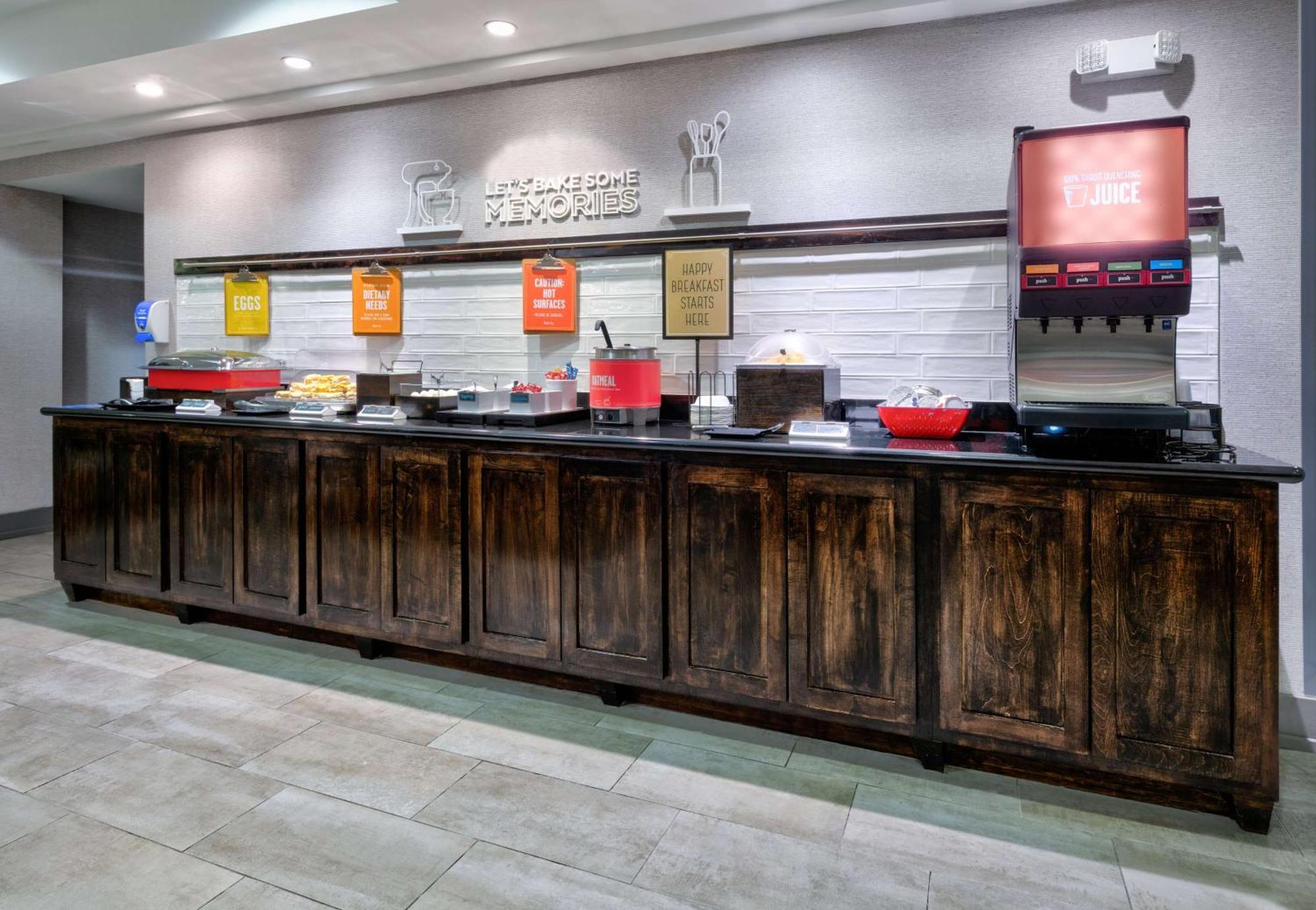 Hampton Boulevard Hotel 3*