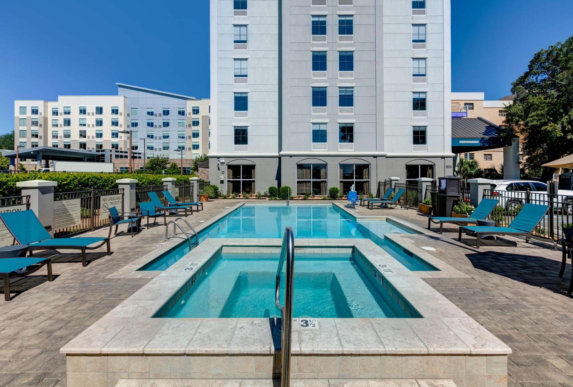 Hampton Boulevard Hotel
