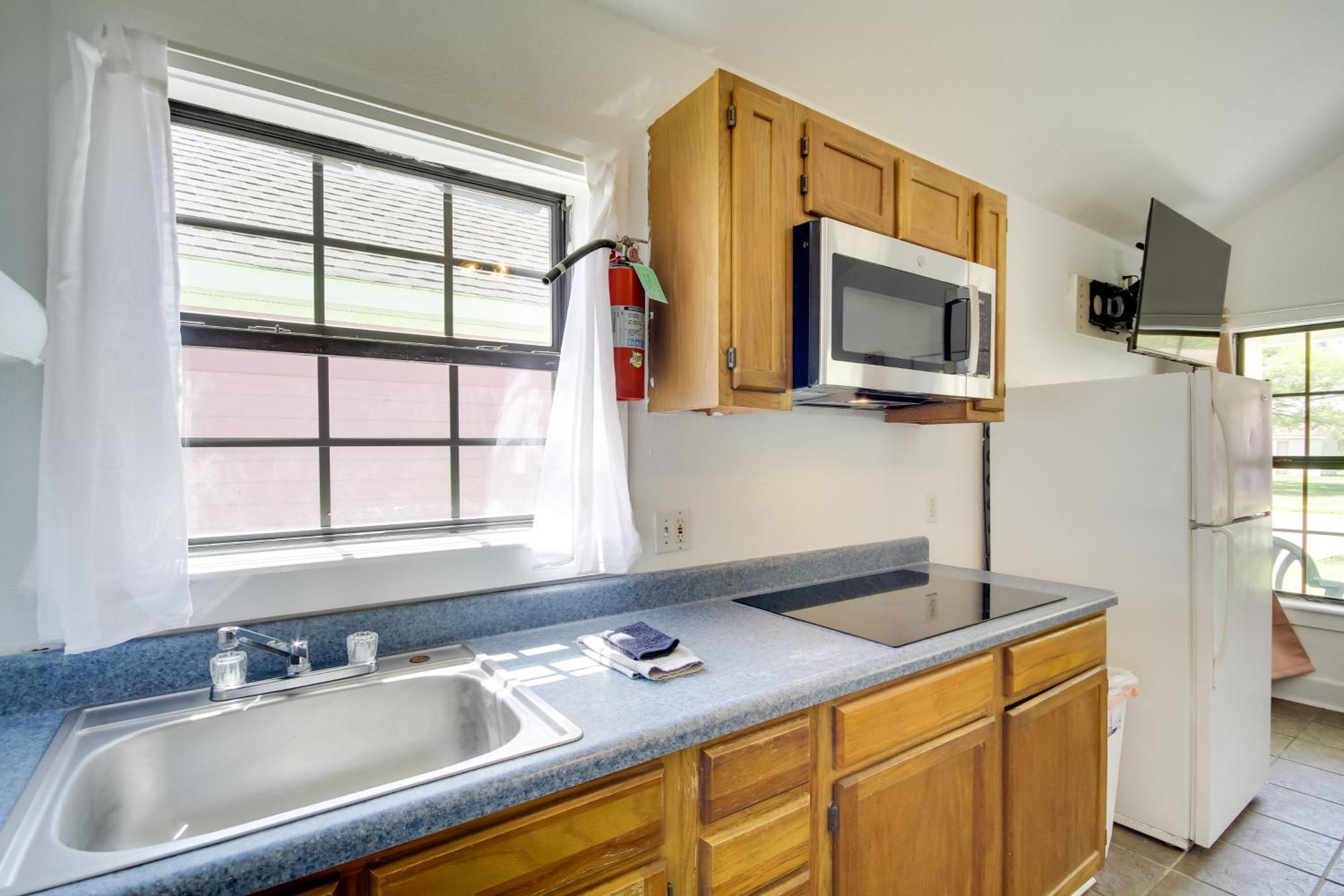 Apartment Charming With Community Pool And Lake! Biloxi