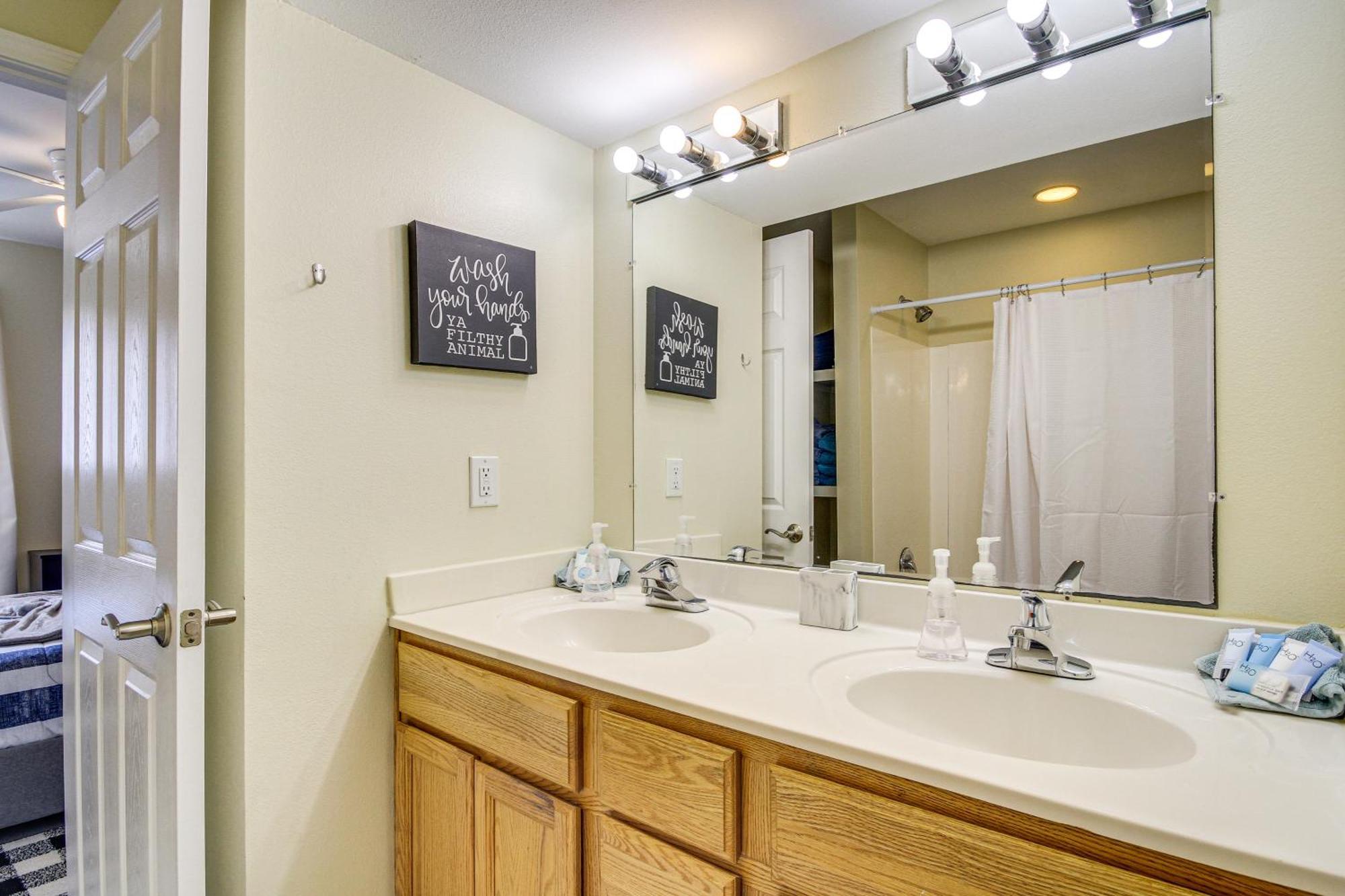 Airy With Patio Walk To Beach! *