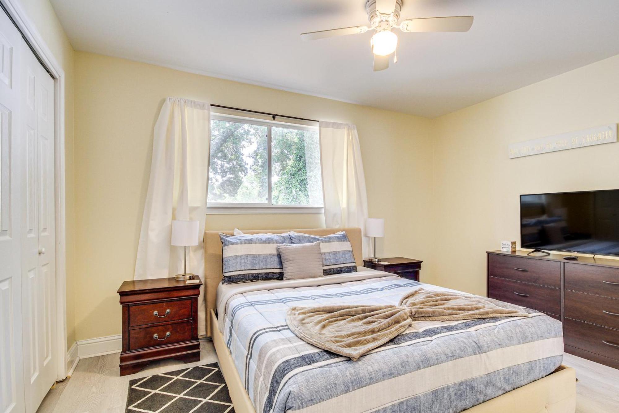 Airy With Patio Walk To Beach! Biloxi