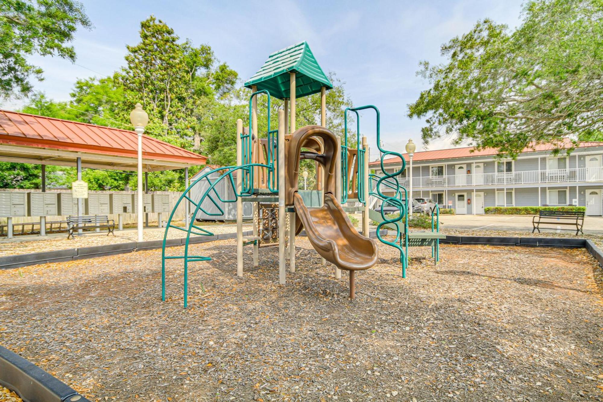 Airy With Patio Walk To Beach! * Biloxi