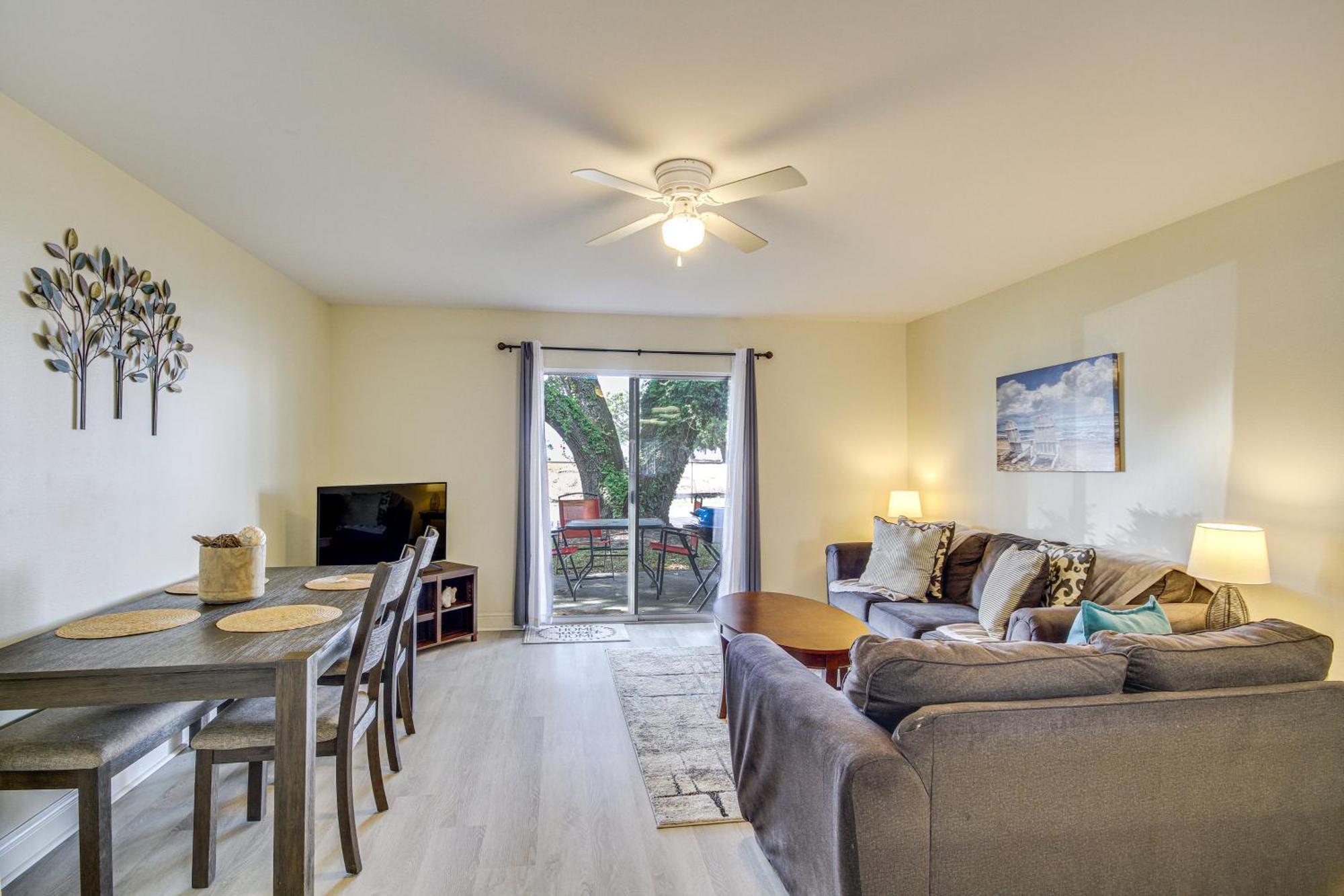Airy With Patio Walk To Beach! Apartment *