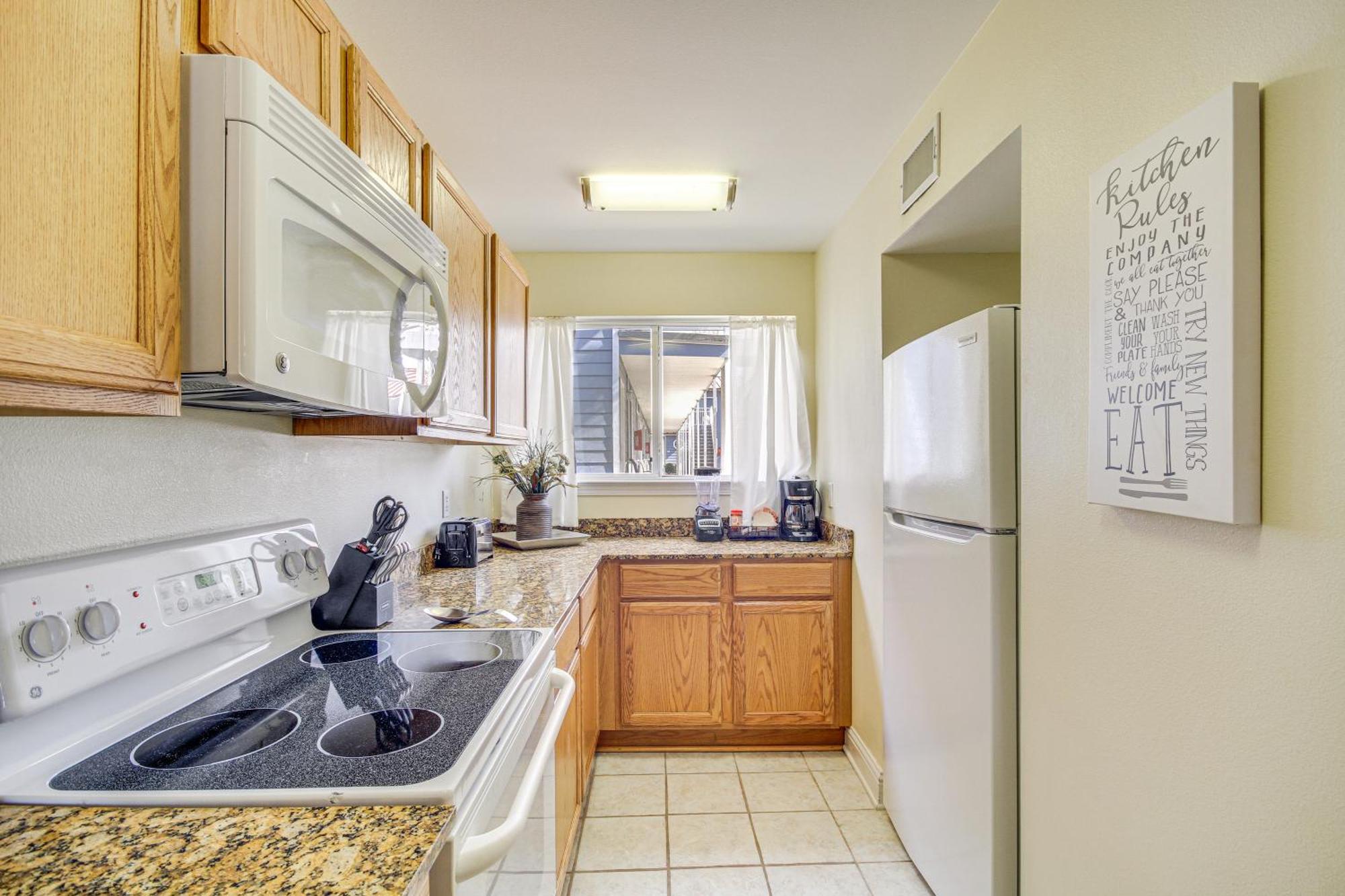 Airy With Patio Walk To Beach!