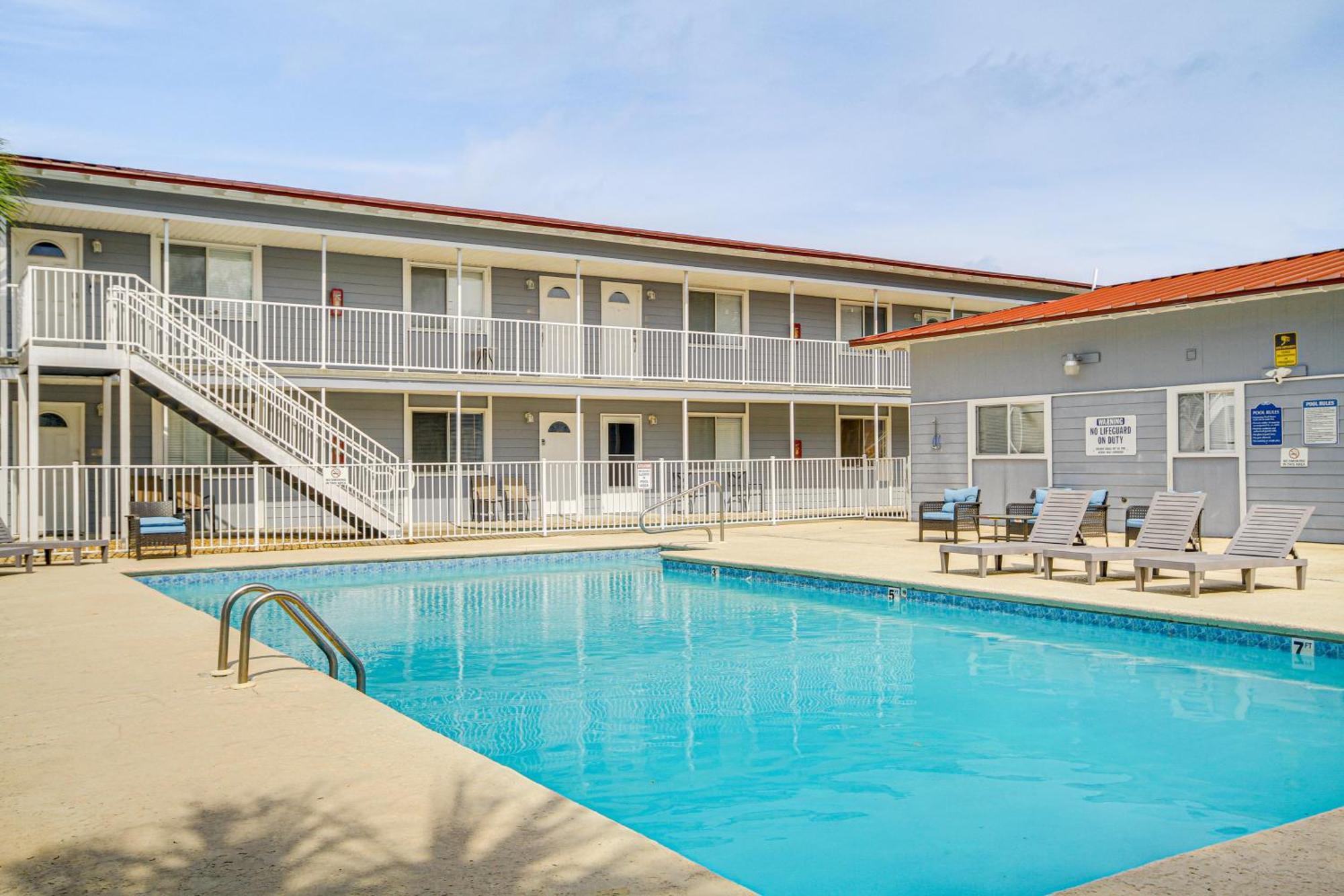 Airy With Patio Walk To Beach! Apartment Biloxi