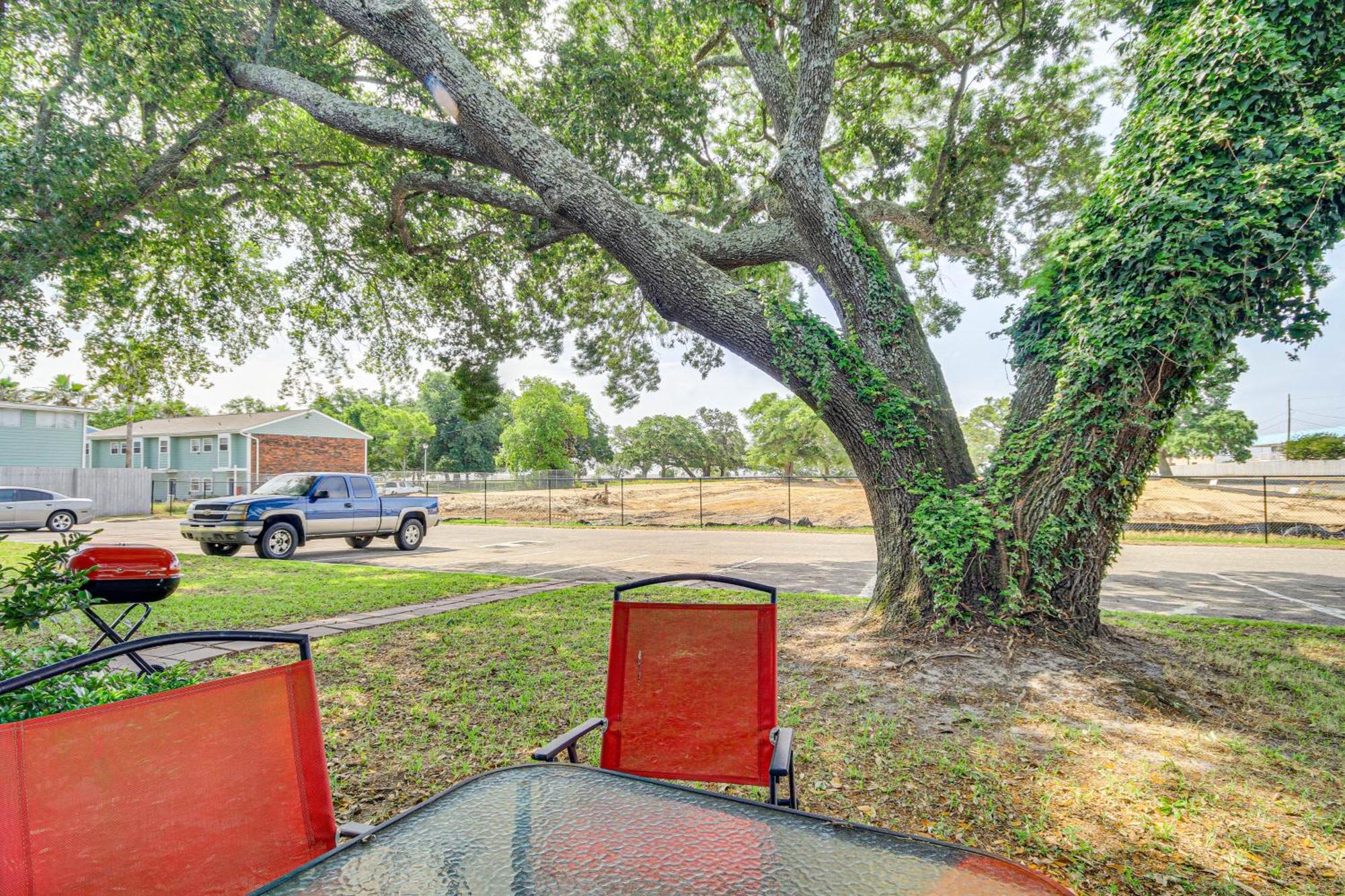 Apartment Airy With Patio Walk To Beach! *