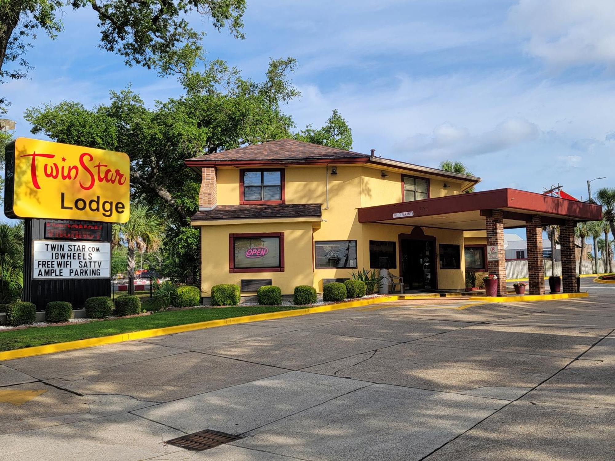 Twin Star Hotel 2*